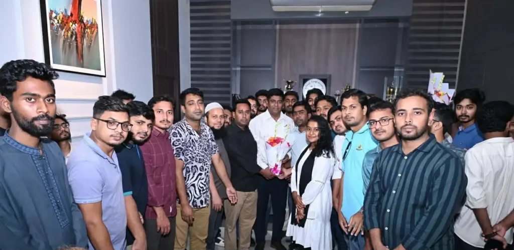 কুমিল্লা বিশ্ববিদ্যালয়ের নতুন উপাচার্যকে ছাত্রদলের ফুলেল শুভেচ্ছা