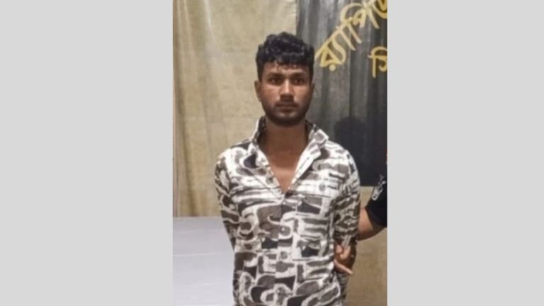 যশোরে ১২ মামলার আসামি ও শীর্ষ সন্ত্রাসী ‘ভাগ্নে ইমন’ গ্রেফতার যশোরে ১২ মামলার আসামি ও শীর্ষ সন্ত্রাসী 'ভাগ্নে ইমন' গ্রেফতার