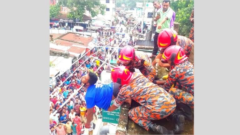 পাবনার আটঘরিয়ায় বৃষ্টির পানি সরাতে গিয়ে বৈদ্যুতিক তারে প্রাণ গেল যুবকের পাবনার আটঘরিয়ায় বৃষ্টির পানি সরাতে গিয়ে বৈদ্যুতিক তারে প্রাণ গেল যুবকের