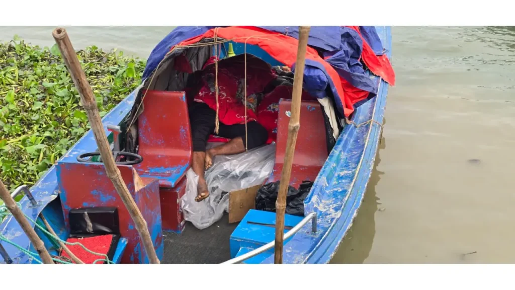 পদ্মার চরে বালুঘাট দখলে দুই সশস্ত্র বাহিনীর ভয়াবহ গোলাগুলিতে নিহত ১ পদ্মার চরে বালুঘাট দখলে দুই সশস্ত্র বাহিনীর ভয়াবহ গোলাগুলিতে নিহত ১
