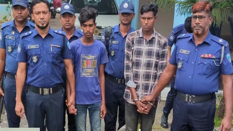 রাঙ্গামাটিতে গৃহবধূ হত্যা: ৭২ ঘণ্টায় দুই গ্রেপ্তার, উদ্ধার প্রায় ২ লাখ টাকা রাঙ্গামাটিতে গৃহবধূ হত্যা: ৭২ ঘণ্টায় দুই গ্রেপ্তার, উদ্ধার প্রায় ২ লাখ টাকা