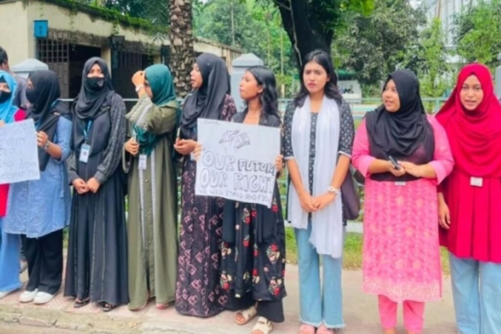 শিক্ষামন্ত্রীর পদত্যাগ দাবিতে উত্তাল যশোর