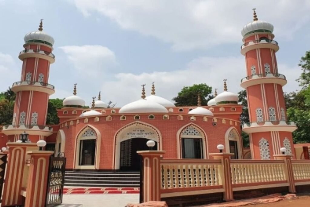 যশোরের পৈতৃক ভিটায় দৃষ্টিনন্দন মসজিদ নির্মাণের উদ্যোগ নিলেন ববিতা যশোরের-পৈতৃক-ভিটায়-ববিতার-মসজিদ-নির্মান