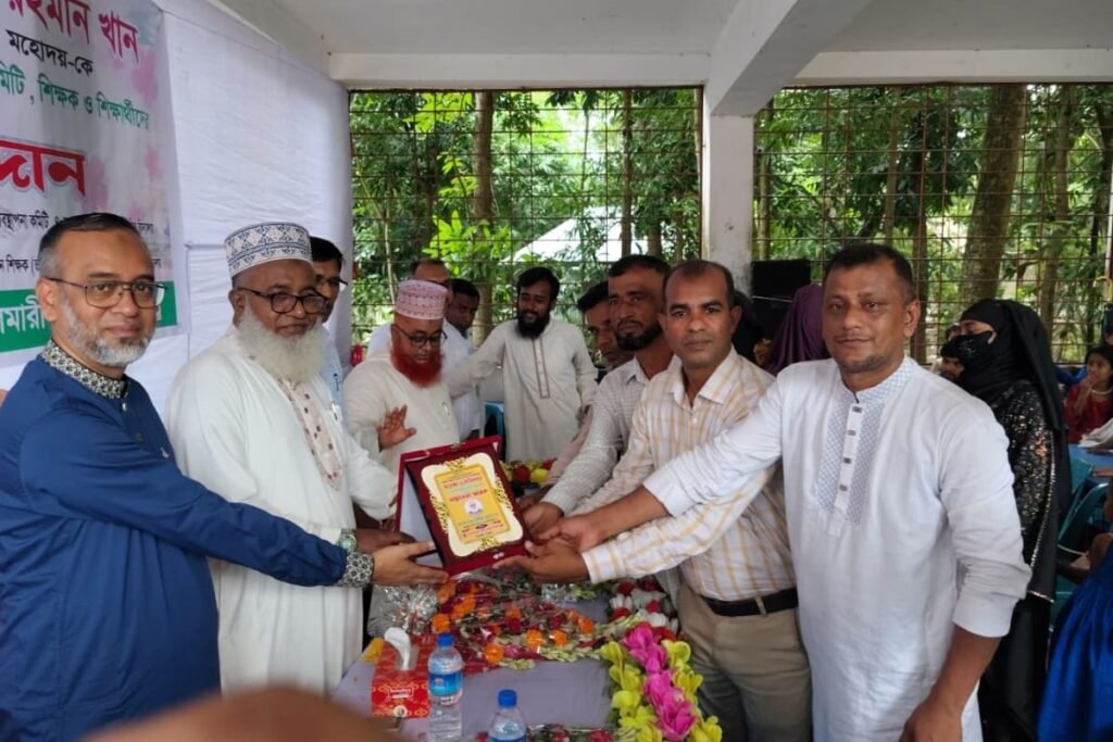 শৈশবের স্কুলে ফিরে আবেগাপ্লুত বাগেরহাট -১ আসনের এমপি মশিউর, দিলেন উন্নয়নের প্রতিশ্রুতি শৈশবের স্কুলে ফিরে আবেগাপ্লুত বাগেরহাট -১ আসনের এমপি মশিউর, দিলেন উন্নয়নের প্রতিশ্রুতি