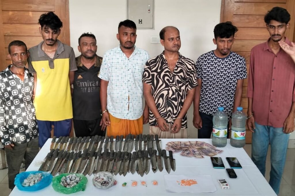 বাগেরহাটে মাদক ও জাল টাকাসহ গ্রেপ্তার ১১, উদ্ধার বিপুল দেশি অস্ত্র