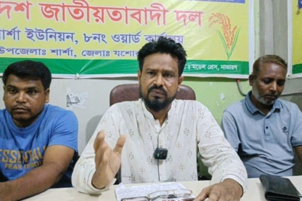 যশোরে ভিত্তিহীন অপপ্রচারের বিরুদ্ধে প্রভাষক মামুনুর রশীদের সংবাদ সম্মেলন