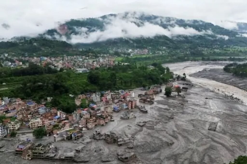 আকস্মিক বন্যা কী, কেন হয় এবং এর পূর্বাভাস পাওয়া কি সম্ভব?