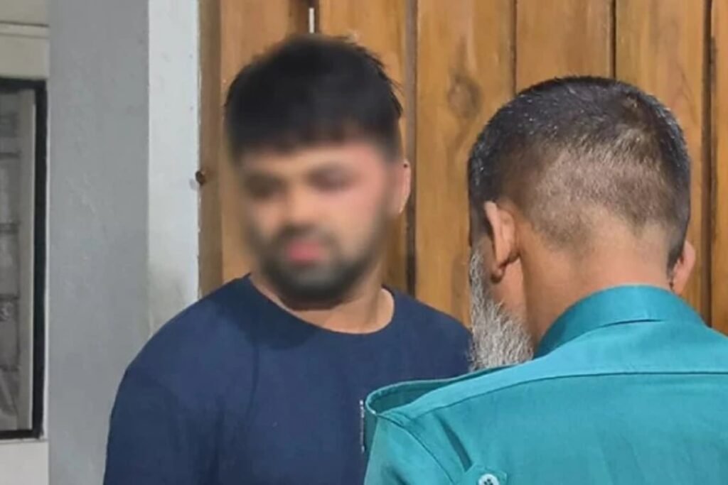 বরিশালে তিন প্রেমিকার হাতে নাজেহাল তরুণ, থানায় পুলিশি হেফাজতে