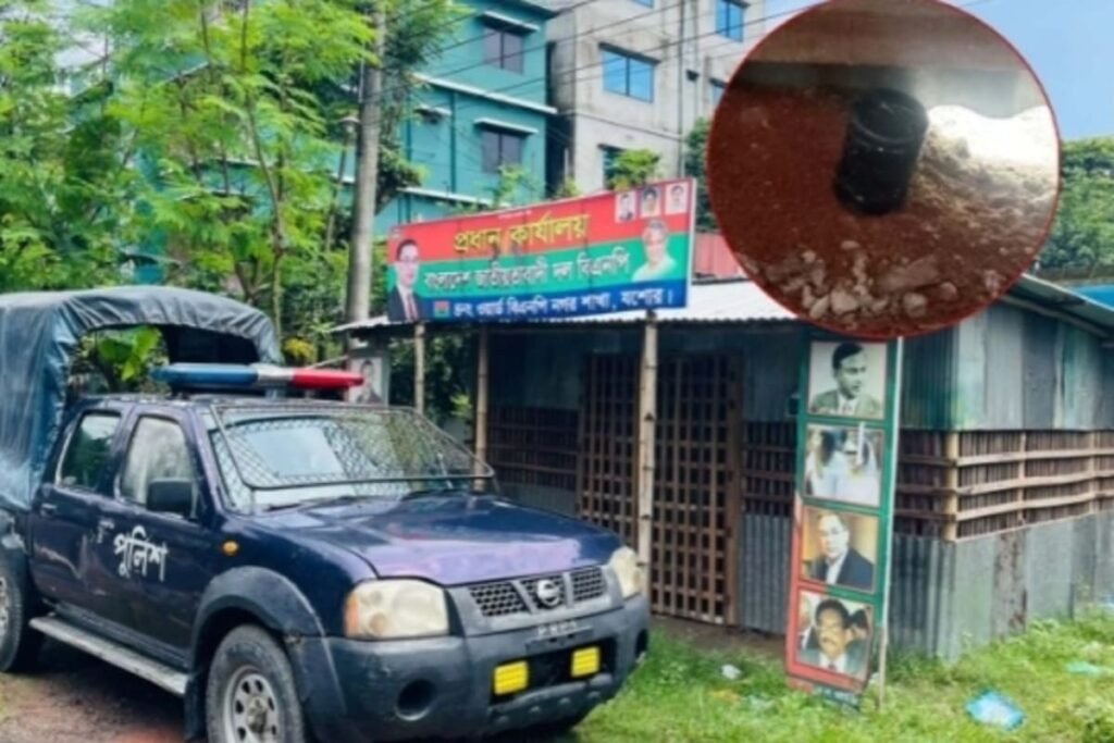 যশোর নগর বিএনপির কার্যালয় থেকে ককটেল উদ্ধার, এলাকায় আতঙ্ক যশোর নগর বিএনপির কার্যালয় থেকে ককটেল উদ্ধার, এলাকায় আতঙ্ক
